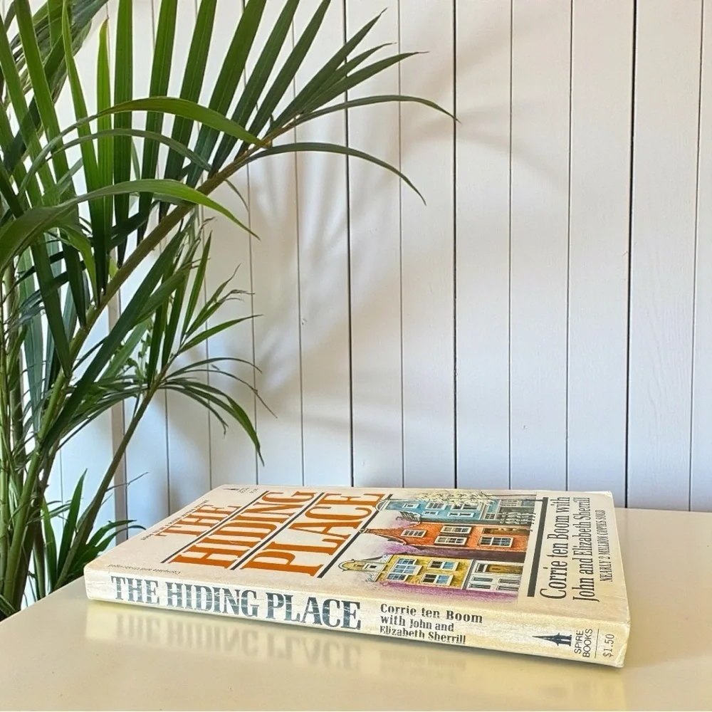 The Hiding Place – Corrie ten Boom | Vintage Paperback (1971)